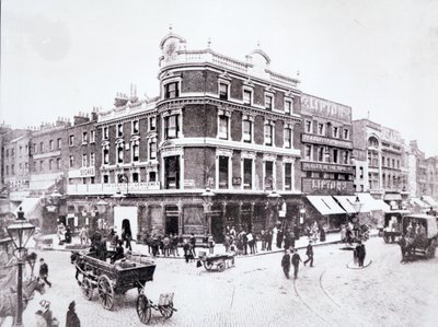 Scena di Pentonville Road, Islington, Londra da English Photographer